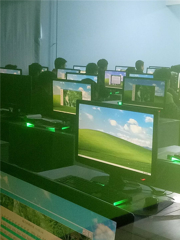 学校教学设备:计算机