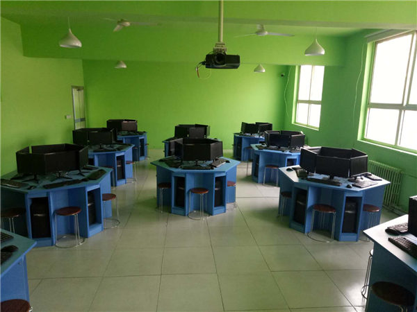 学校教学设备:计算机