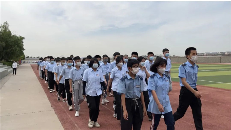 2022级新生暑期夏令营系列活动——袋鼠跳